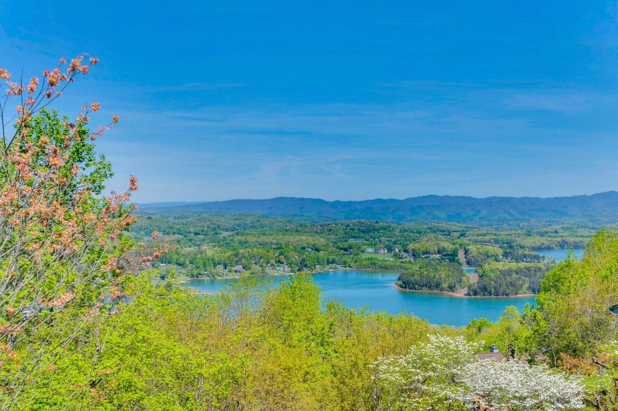Lake-View Condo With Covered Deck In Hiawassee! Eksteriør bilde